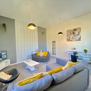  Apartment 4 Single Beds Or 2 Doubles - Free Parking Spaces - Smart Tv's - Centre Spacious Flat